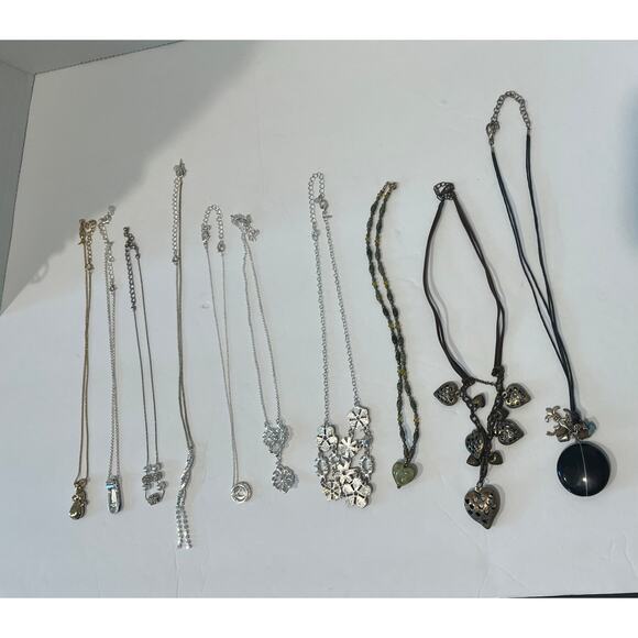 10 Variety Sparkly Pendent w/ Chains Silver/Gold Tone Gothic Green Necklace Lot - Picture 5 of 5